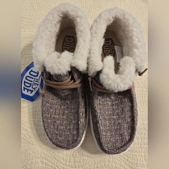 NWT Hey Dude Ladies Ankle Fold Stitch Cozy Booties With Faux Fur - Picture 3 of 12